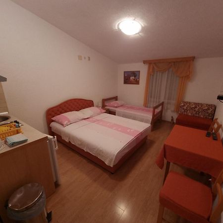 Apartments Cipetic Kaštela Buitenkant foto